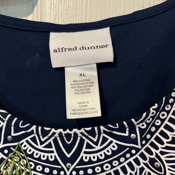 NWOT Alfred Dunner Navy Knit Top with Pink Embroidered Flowers - Picture 4 of 8